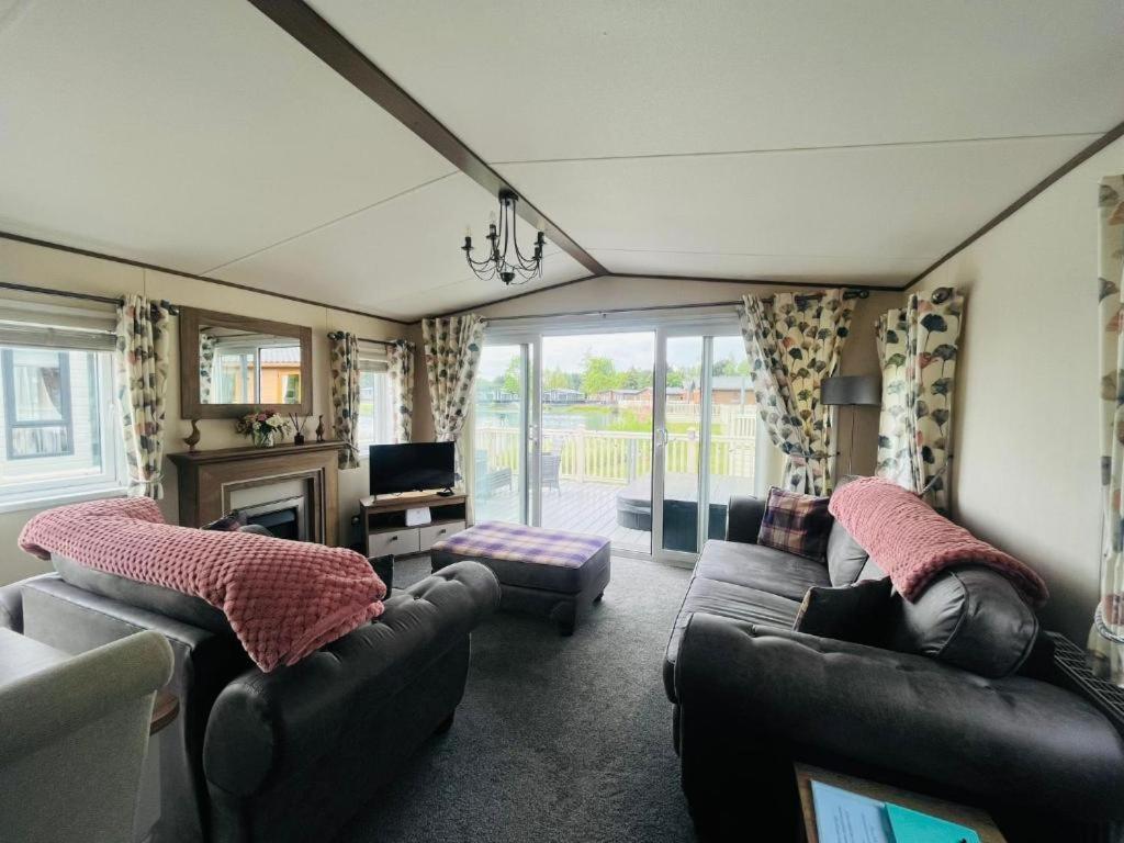 Lakeside Escape With Hot Tub York Exterior foto