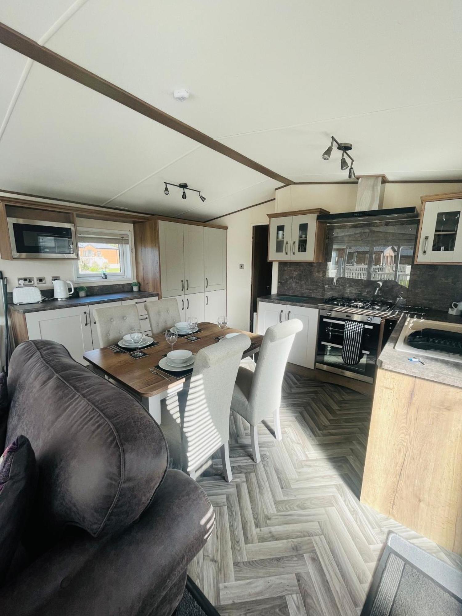 Lakeside Escape With Hot Tub York Exterior foto
